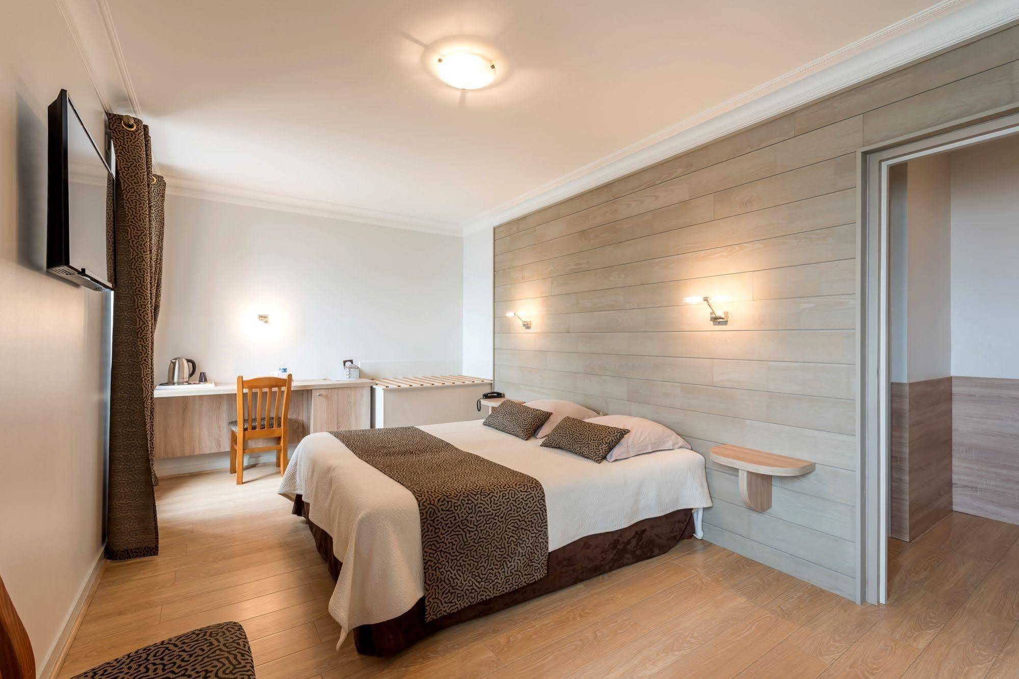 Logis Hotels - Au Poisson D'Argent - Hotel 3 Etoiles Et Restaurant Le Mesnil-en-Vallee Экстерьер фото