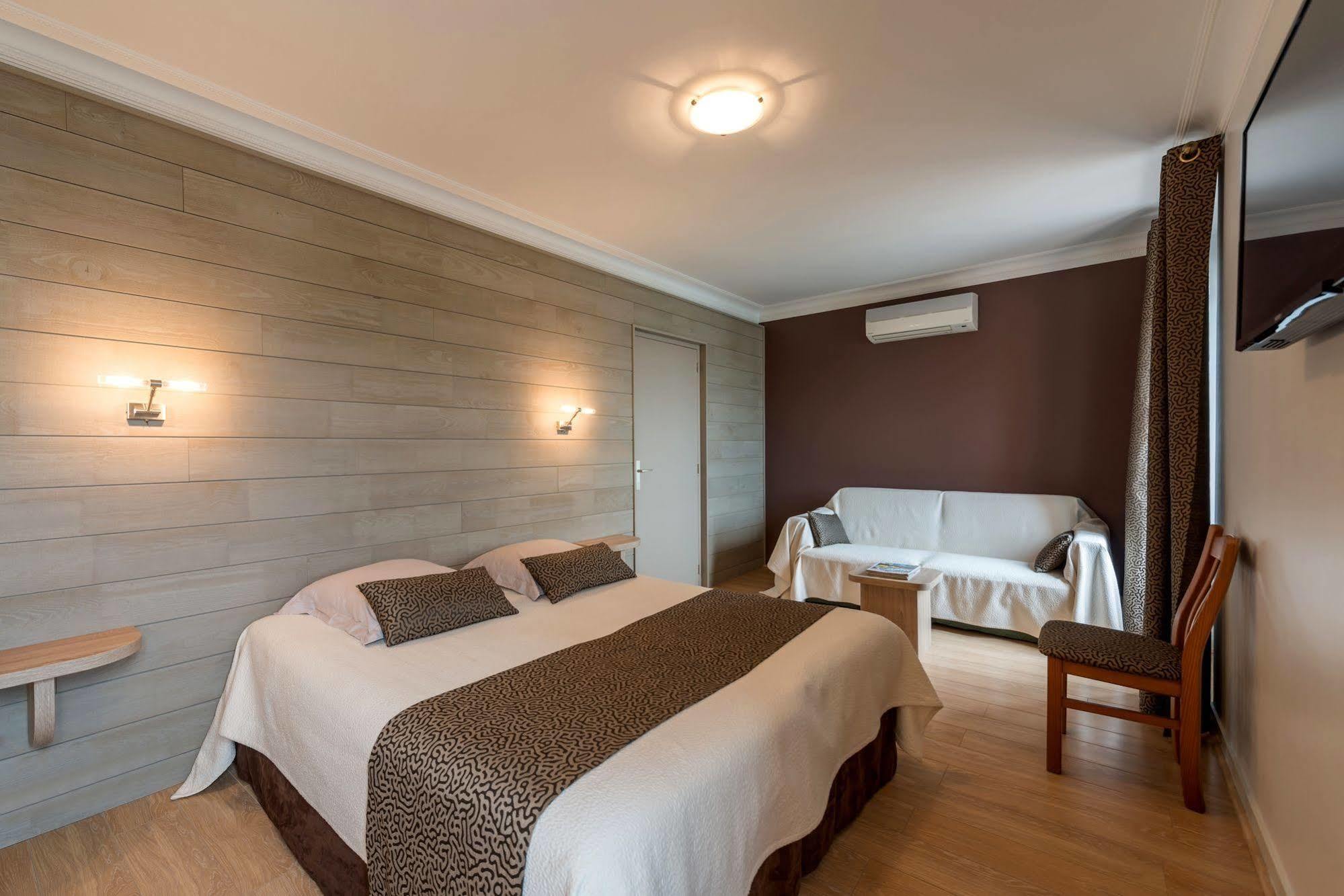 Logis Hotels - Au Poisson D'Argent - Hotel 3 Etoiles Et Restaurant Le Mesnil-en-Vallee Экстерьер фото